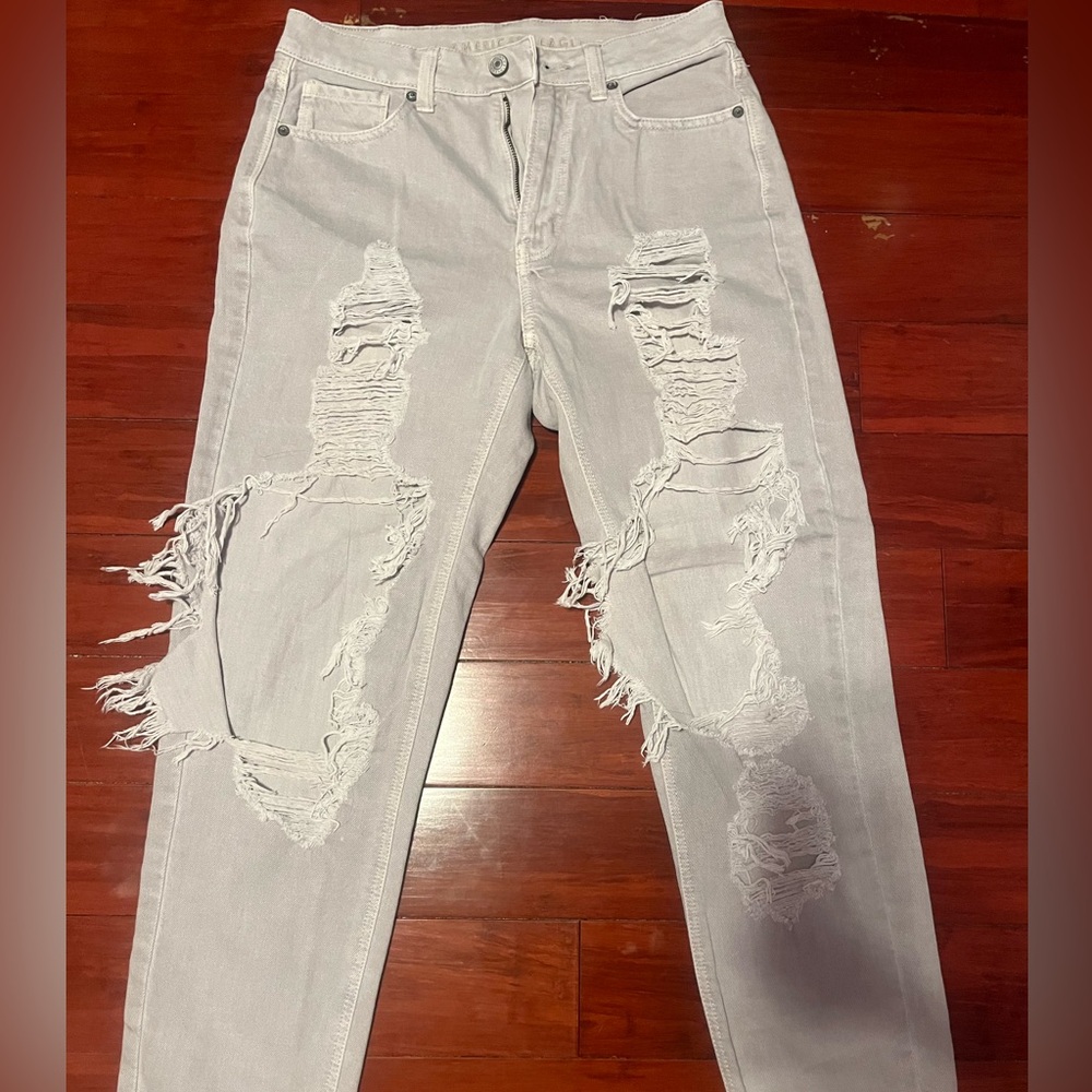 Light grey American eagle mom jeans size6 regular